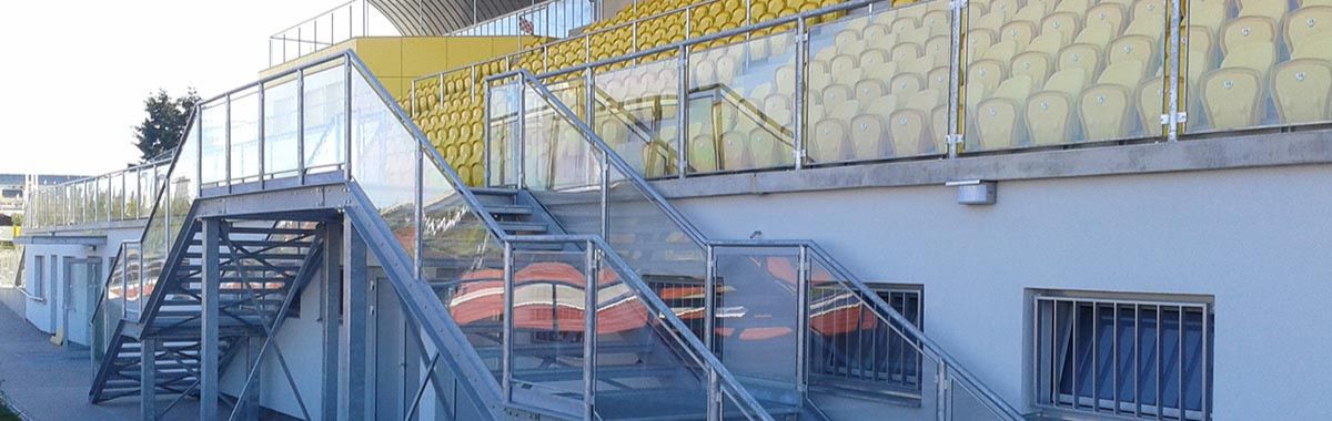 UV resistant polycarbonate used for safety barriers